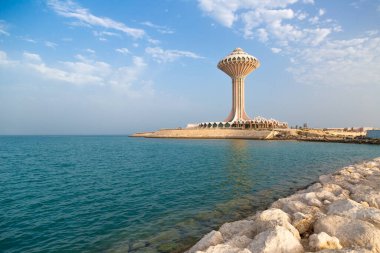 Suudi Arabistan 'daki Su Kulesi Al Khobar altın saatinde