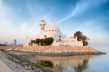 Al Khobar, 5 Şubat 2021 - Şeyh Salem bin Ladin Camii Akşam vakti, El Khobar, Doğu Bölgesi, Suudi Arabistan