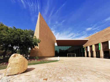 RIYADH, SAUDI ARABIA - 26 Aralık 2020: Kral Abdulaziz Tarih Merkezi ve Ulusal Müze girişi Coronavirus kısıtlamaları, Riyad, Suudi Arabistan