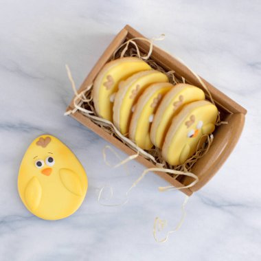 Yaratıcı ev yapımı paskalya kurabiyeleri.