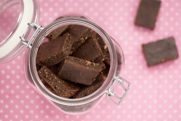 Brownies saudáveis em um jarro — Fotografia de Stock
