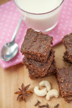 Sağlıklı paleo kek