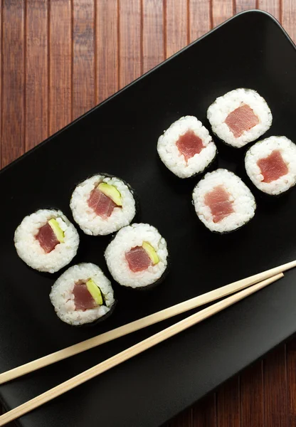 Sushi Maki z surowego tuńczyka — Zdjęcie stockowe