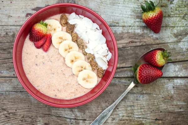 Porridge with fruits and coconut chips — Stock Photo, Image