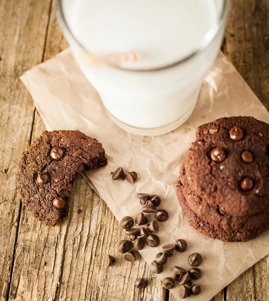 Dobbelt chokolade chip cookies - Stock-foto