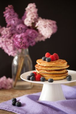 Taze dutlu krep yığını.