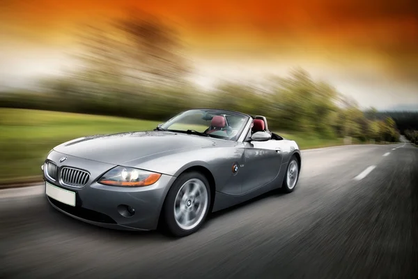 Man driving BMW Z4 fast on the karst road — Stock Photo, Image