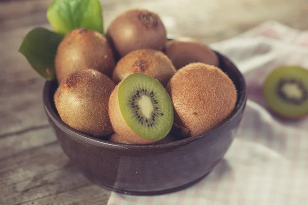 Kiwi fruit in a bowl — Stock Photo, Image
