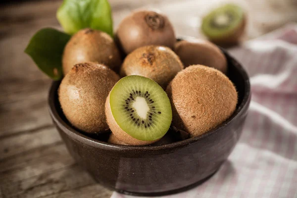 Kiwi fruit in a bowl — Stock Photo, Image