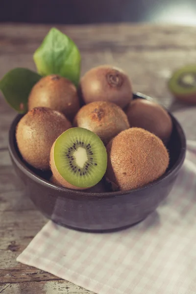 Kiwi fruit in a bowl — Stock Photo, Image