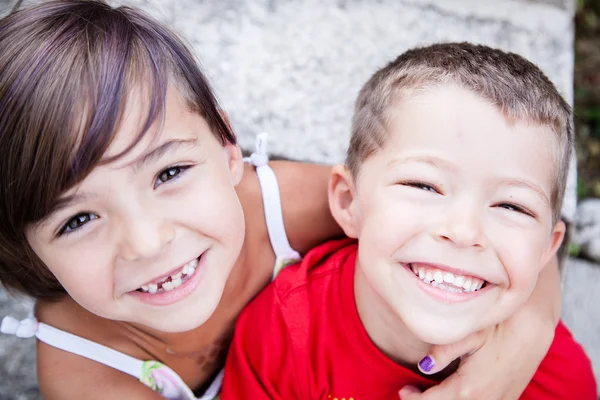Little siblings with big smiles — Stock Photo, Image