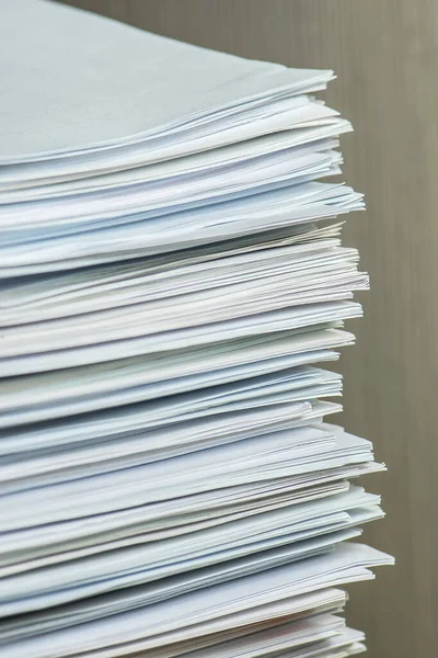 Mucchio di documenti cartacei in ufficio — Foto Stock