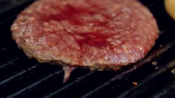 Freír Chuleta Cruda Chuleta Carne Asa Parrilla Caliente Proceso Cocción — Vídeos de Stock