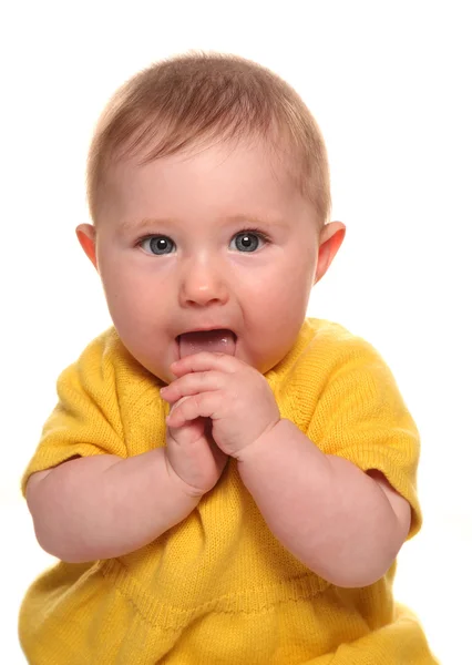 口の中に手を入れて女の赤ちゃん — ストック写真