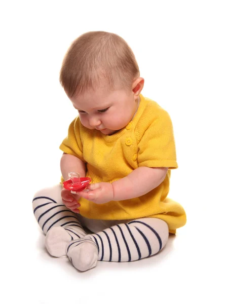 Bambina che tiene un manichino — Foto Stock