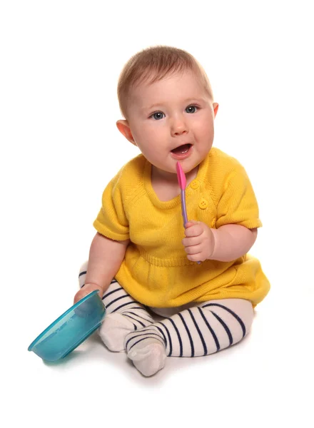 Bambina con una ciotola e cucchiaio — Foto Stock