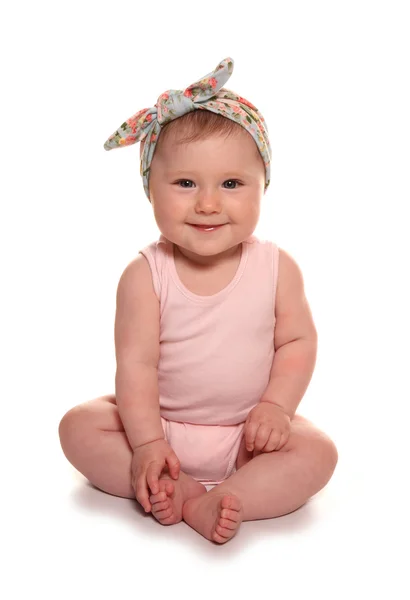 Bebê menina vestindo vintage headband floral — Fotografia de Stock