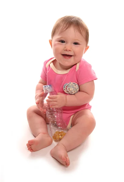 Bebé jugando con biberón lleno de pasta — Foto de Stock
