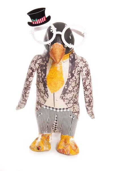 Découpage pingouin en costume de mariage floral — Photo