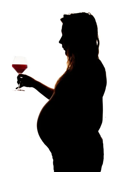 Mulheres grávidas olhando para silhueta de vinho tinto — Fotografia de Stock