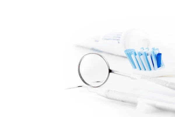 diş fırçası ve diş araçları