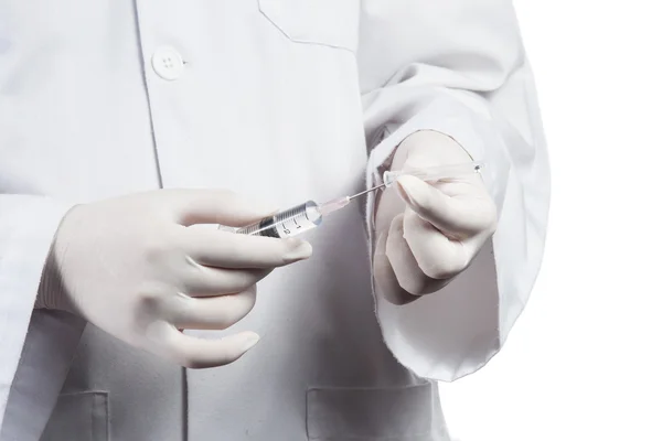 Doktor veya hemşire bir şırınga tutarak hazır bir enjeksiyon — Stok fotoğraf