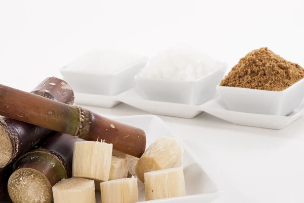 Verschiedene Arten von Zucker auf weißem Hintergrund — Stockfoto