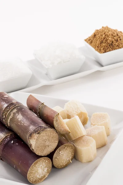 Varios tipos de azúcar sobre fondo blanco — Foto de Stock