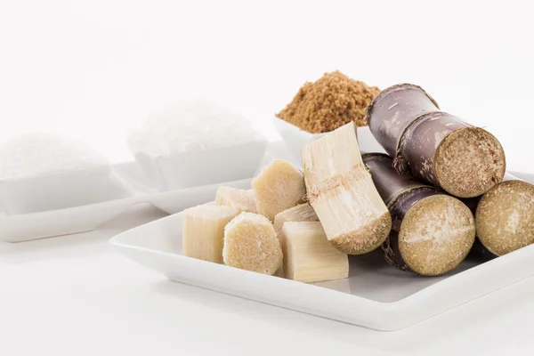 Varios tipos de azúcar sobre fondo blanco — Foto de Stock