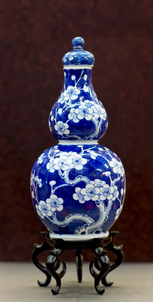 Chinese antieke vaas blauw en wit — Stockfoto