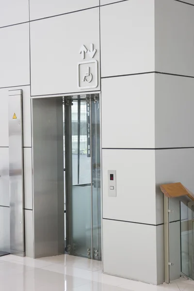 Elevator for handicap — Stock Photo, Image
