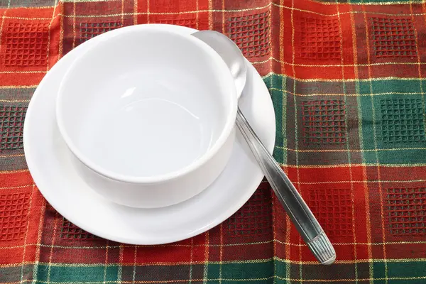 Vazio tigela de sopa de cerâmica branca — Fotografia de Stock