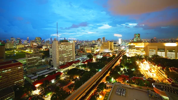 Luchtfoto van twilight nacht in Bangkok — Stockfoto