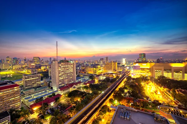 Luchtfoto van twilight nacht in Bangkok — Stockfoto