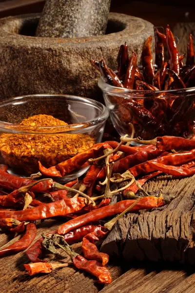 Make dry chilli to cayenne by mortar — Stock Photo, Image
