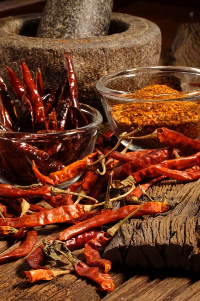 Make dry chilli to cayenne by mortar — Stock Photo, Image