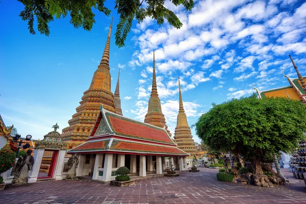 Wat Pho o templo tailandês em Bangkok, Tailândia — Fotografia de Stock