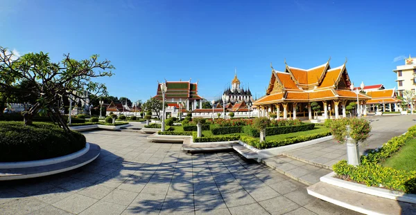 Vista panorámica de Wat Ratchanaddaram y Loha Prasat Metal Palace —  Fotos de Stock