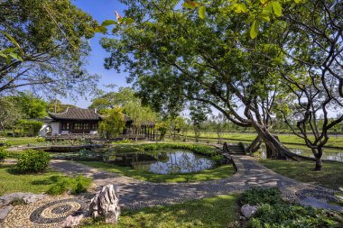 Çince klasik Bahçe pavyonlar ve gölet