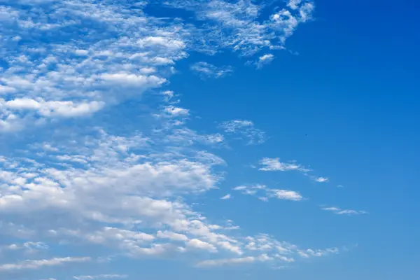 美しい雲と青い空 — ストック写真