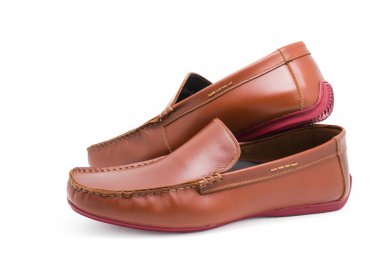 Adamın ayakkabılarına kahverengi