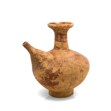 Beyaz arka plan üzerinde izole antika kil ibrik