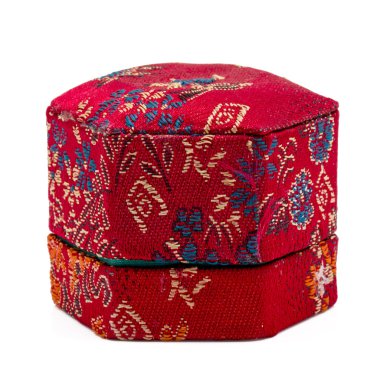 küçük Çinli altıgen form kutusunda, kırmızı ipek ile kaplı