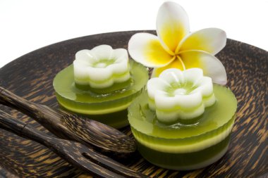 Tay tatlı, pandan jöle hizmet palm ahşap tabak
