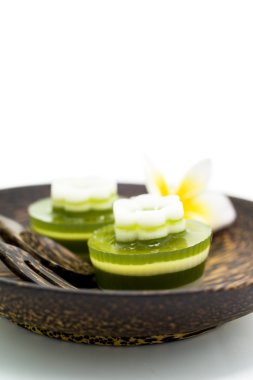 Tay tatlı, pandan jöle hizmet palm ahşap tabak