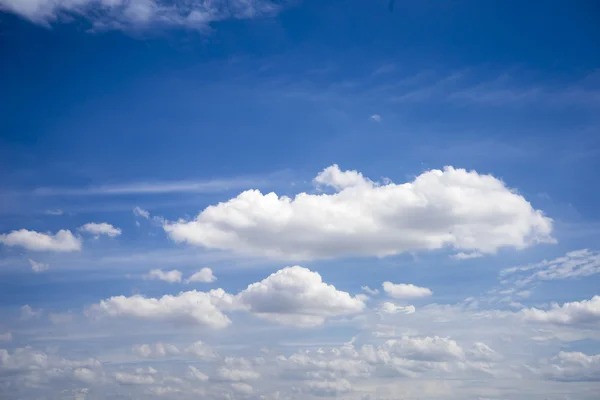 美しい雲と青い空 — ストック写真