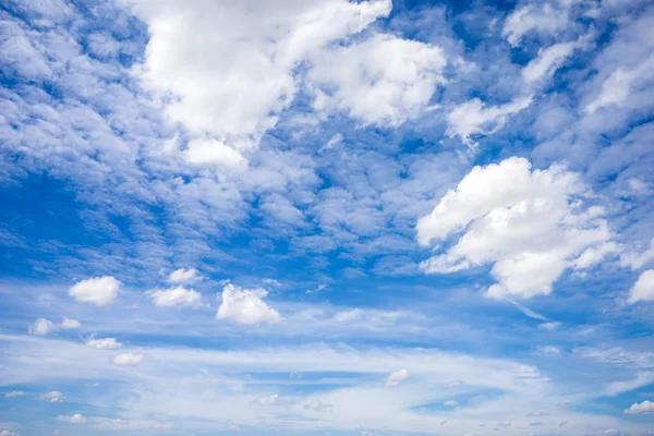 美しい雲と青い空 — ストック写真