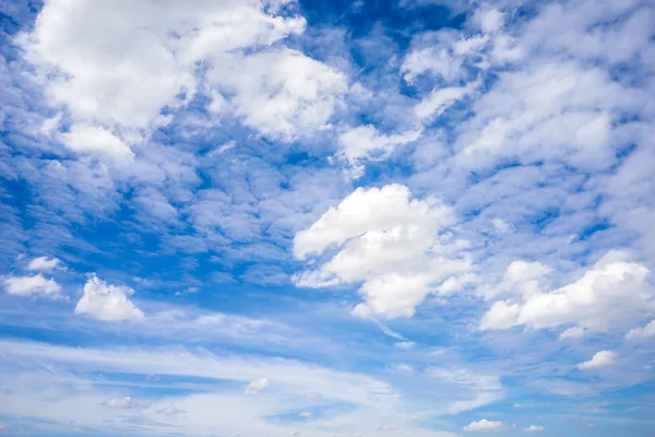 美しい雲と青い空 — ストック写真