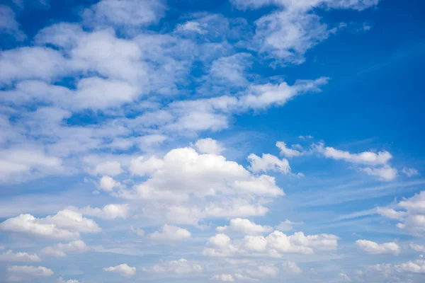 美しい雲と青い空 — ストック写真