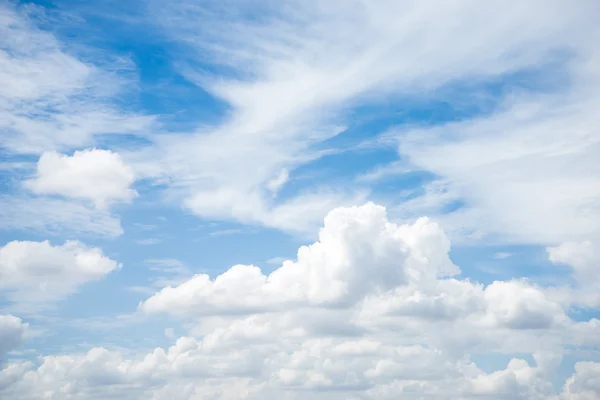 美しい雲と青い空 — ストック写真